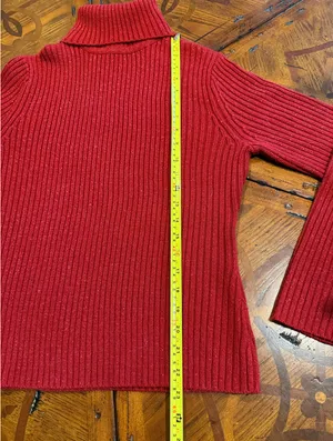 Red Turtleneck Sweater Size M thumbnail 7