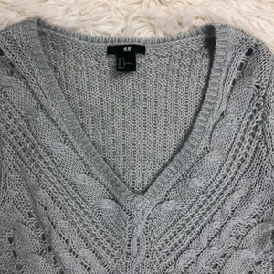 H&M Cable Knit Gray Lightweight Sweater Size Small thumbnail 2