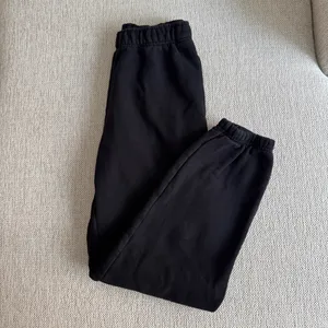 Aritzia TNA Cozy Boyfriend Fleece Black Sweatpants thumbnail 3
