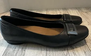 CLARKS Candra Glare Black Leather Ballet Flats Womens SIZE 7M Academia Buckle thumbnail 1