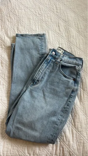 Abercrombie Ultra High-Rise Ankle Straight thumbnail 2