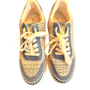 Universal Threads Woven Platform Sneakers Blue Cream Tweed Women's Size 9 in EUC thumbnail 4