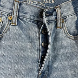 American Eagle SZ 6 Vintage Hi-Rise Cropped Jeans Button-Fly Two-Tone Chewed Hem thumbnail 8