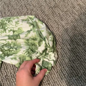 Abercrombie & Fitch Cropped Floral Top thumbnail 6