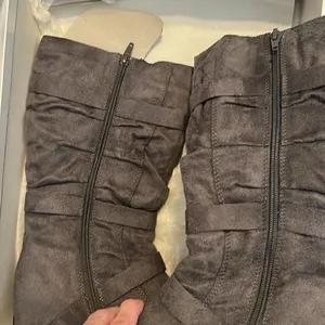 Shiekh sz9 grey comfy faux suede “Savannah” side zip strappy boots EUC No box thumbnail 13