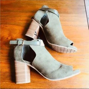 Kenneth Cole REACTION Women's Ankle Booties in army green size 8 thumbnail 7