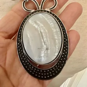 White silver tone pendant necklace thumbnail 10