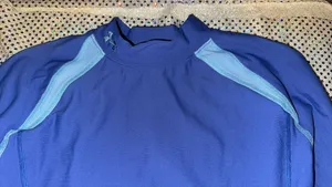 Small Under Armour Women’s long sleeve shirt thumbnail 3