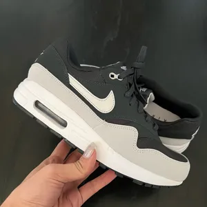 New NIKE Air Max 1 GS 'Off Noir White' thumbnail 2