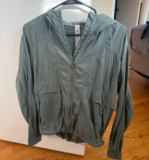 lululemon athletica Lightweight Hooded Jacket in Sage Green thumbnail 1