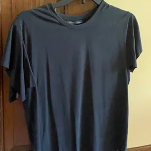 Zara black tee thumbnail 2