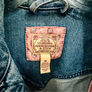Abercrombie and Fitch women’s jacket cropped denim Size M Medium Blue Distressed thumbnail 9