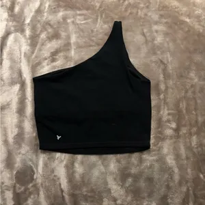 Old Navy Crop Top Women’s Size M Black One-Shoulder Crop Top thumbnail 3