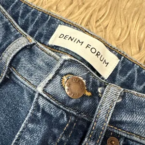 Aritzia Denim Forum Jeans size 25 Blue thumbnail 2