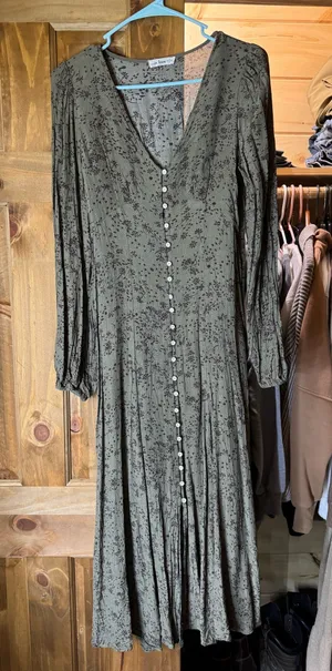 Low-cut Dress thumbnail 1