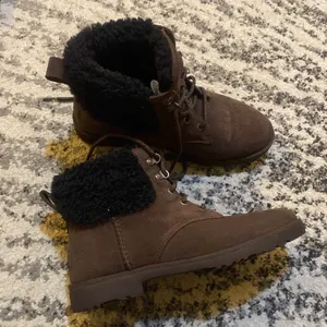 UGG Romely Heirtage Boot size US 7 thumbnail 8