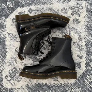 Dr. Martens 1460 WOMEN'S BLACK PATENT LEATHER LACE UP BOOTS - Size 38 thumbnail 6