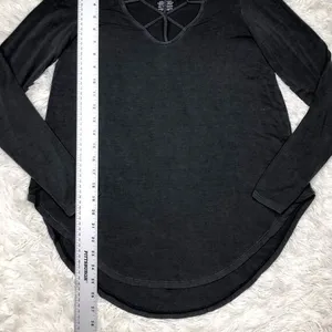 American Eagle Grey Strappy‎ Cutout Long Sleeve Blouse Top Size XS thumbnail 3