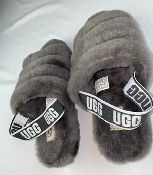 NEW UGG Slippers thumbnail 1