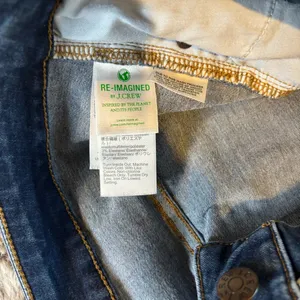 JCREW’s Skinny, Curvy, High-rise With Their Signature Stretch in a Woman’s 10 thumbnail 8