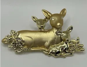 Danecraft Vintage Deer Pin Brooch Doe Brushed Gold Christmas Signed NOS 80s thumbnail 1