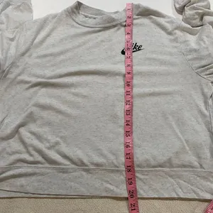 Nike Gray Cropped Crewneck Sweatshirt Women’s Small | Logo Pullover thumbnail 4