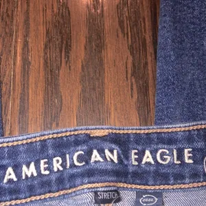 American eagle medium wash MOM jean size 4 long thumbnail 3