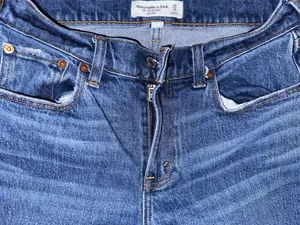Abercrombie & Fitch- Curve Love Mid Rise 90s Straight Jean thumbnail 5