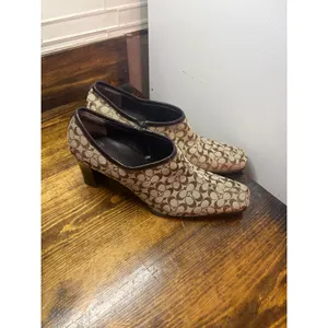 Coach Daphne‎ Tan And Brown Heels Size 7.5 thumbnail 2