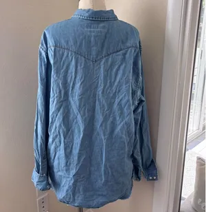 amazon denim button down  thumbnail 4