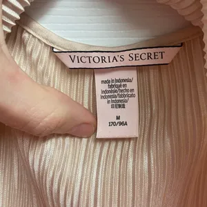 Victoria’s Secret Pleated Metallic/Shimmer Rose Gold Crop Top Size Medium thumbnail 2