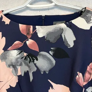 NWT VINCE CAMUTO Women’s Dress Sz 2‎ Navy Blue Floral Bell-Sleeve Shift Cocktail thumbnail 5