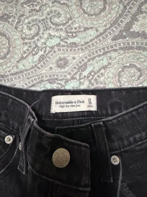 Abercrombie Mom Jeans thumbnail 2