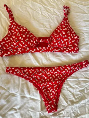 Tilly's Cheeky red bikini thumbnail 1