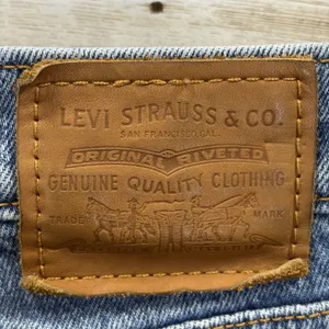 Levi's Premium Womens 24 Jeans Wedgie Straight‎ Button Fly Light Wash Distressed thumbnail 6