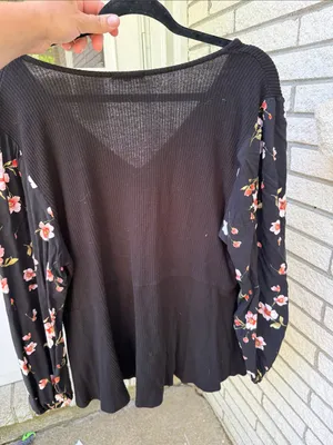 Maurices Black V-Neck Long Sleeve Top with Pink Floral Sleeves thumbnail 5