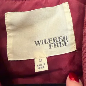 Wilfred‎ Free Aritzia Burgundy Bomber Jacket Size Medium thumbnail 3
