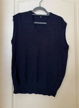 Navy V thumbnail 1