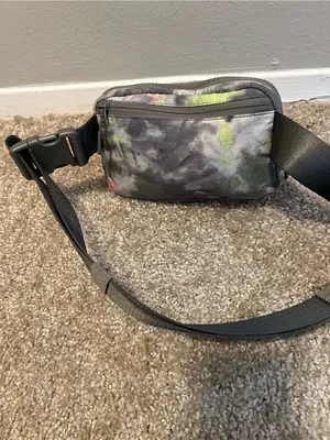 Lululemon everywhere belt bag hyper dye thumbnail 7