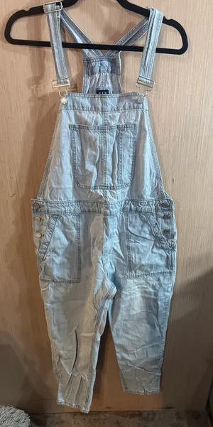 Women’s GAP Loose Fit Light Blue Denim Pants Overalls Size Medium thumbnail 1