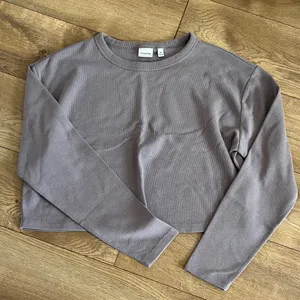 Aritzia Sunday Best Cropped Tee thumbnail 1