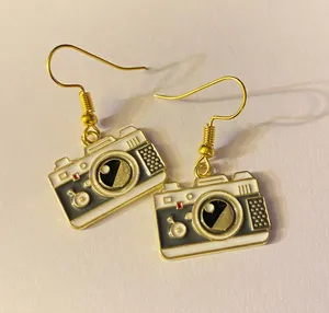 📸 camera dangle earrings thumbnail 1