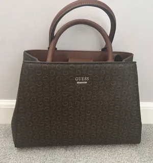 Guess bag. Great condition.  thumbnail 1