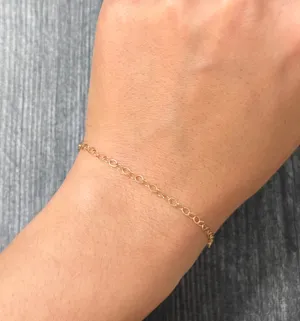 Gold Interlocking Oval Link Bracelet thumbnail 1