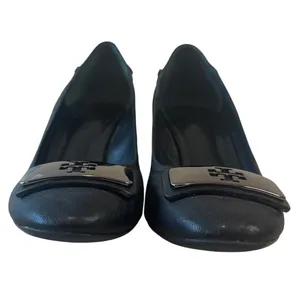 Tory Burch Black Leather Block Heel Pumps Gunmetal Logo Plaque Size 7.5‎ thumbnail 3