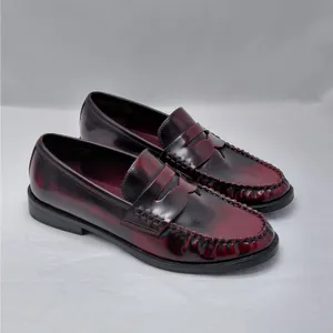 Madden Girl Penny Loafers Womens Sz 7 Y2K Burgundy Preppy Workwear Comfort Shoes thumbnail 2