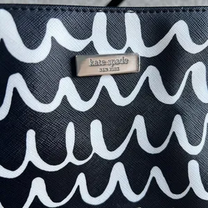 Kate Spade Shore Street Margereta Tote Black and White **Damaged Strap** Zip top thumbnail 2