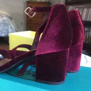 Bamboo velvet Maroon heels! thumbnail 3