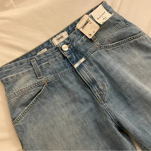 NWT CLOSED Denim Boyfriend Mid Waist Jeans thumbnail 6