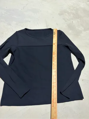 Lululemon out of this world Long-Sleeve Women's Top in Black thumbnail 2
